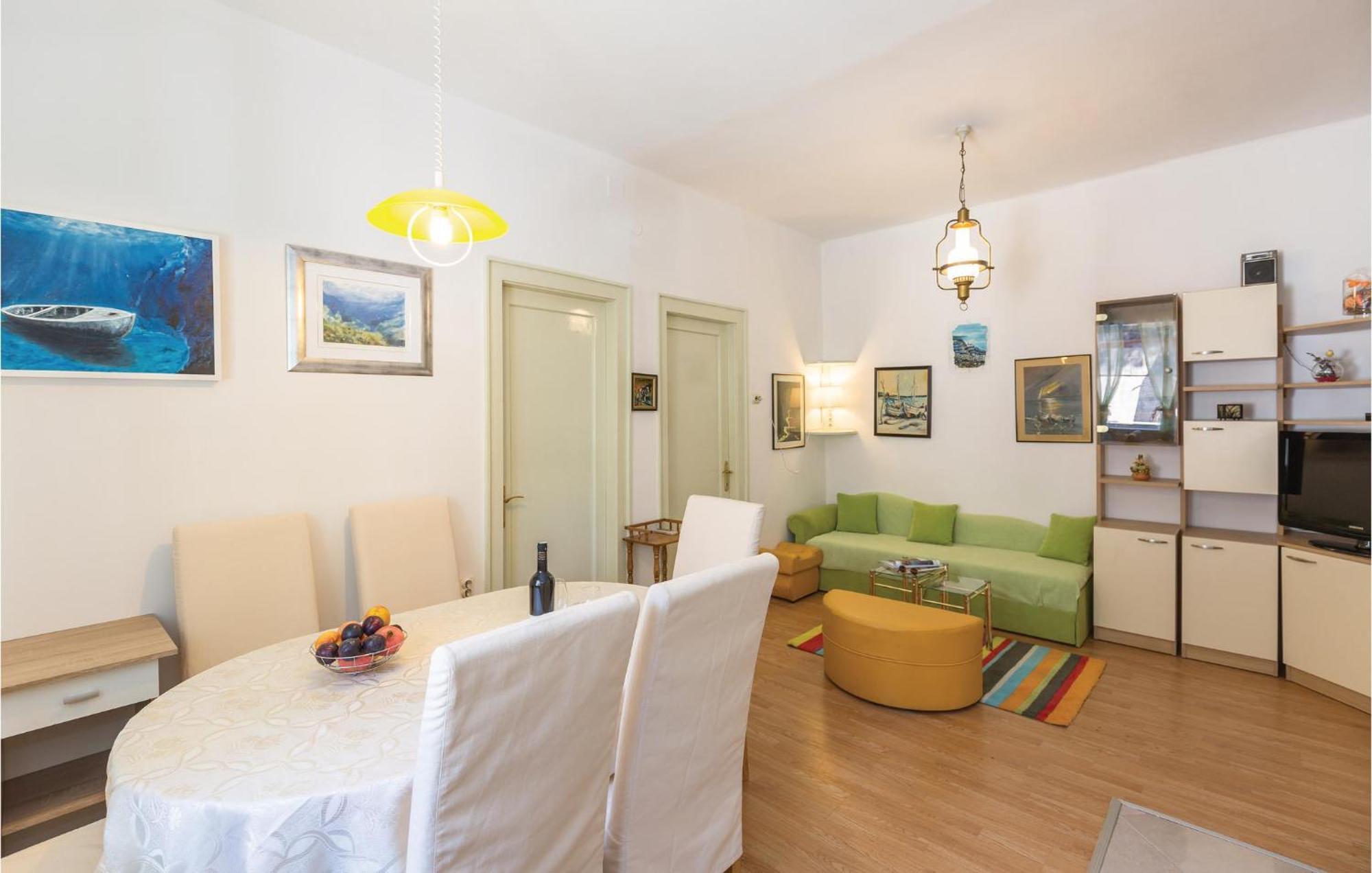 Awesome Apartment In Makarska With Kitchen מראה חיצוני תמונה