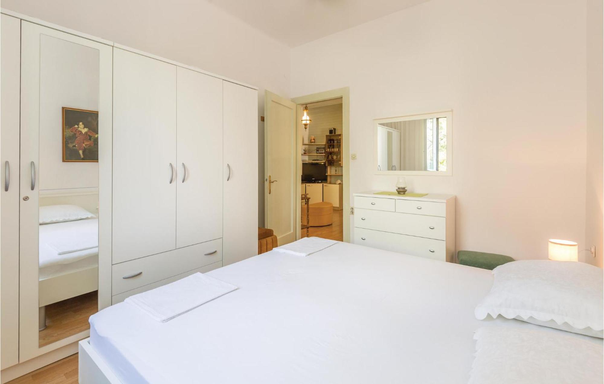 Awesome Apartment In Makarska With Kitchen מראה חיצוני תמונה