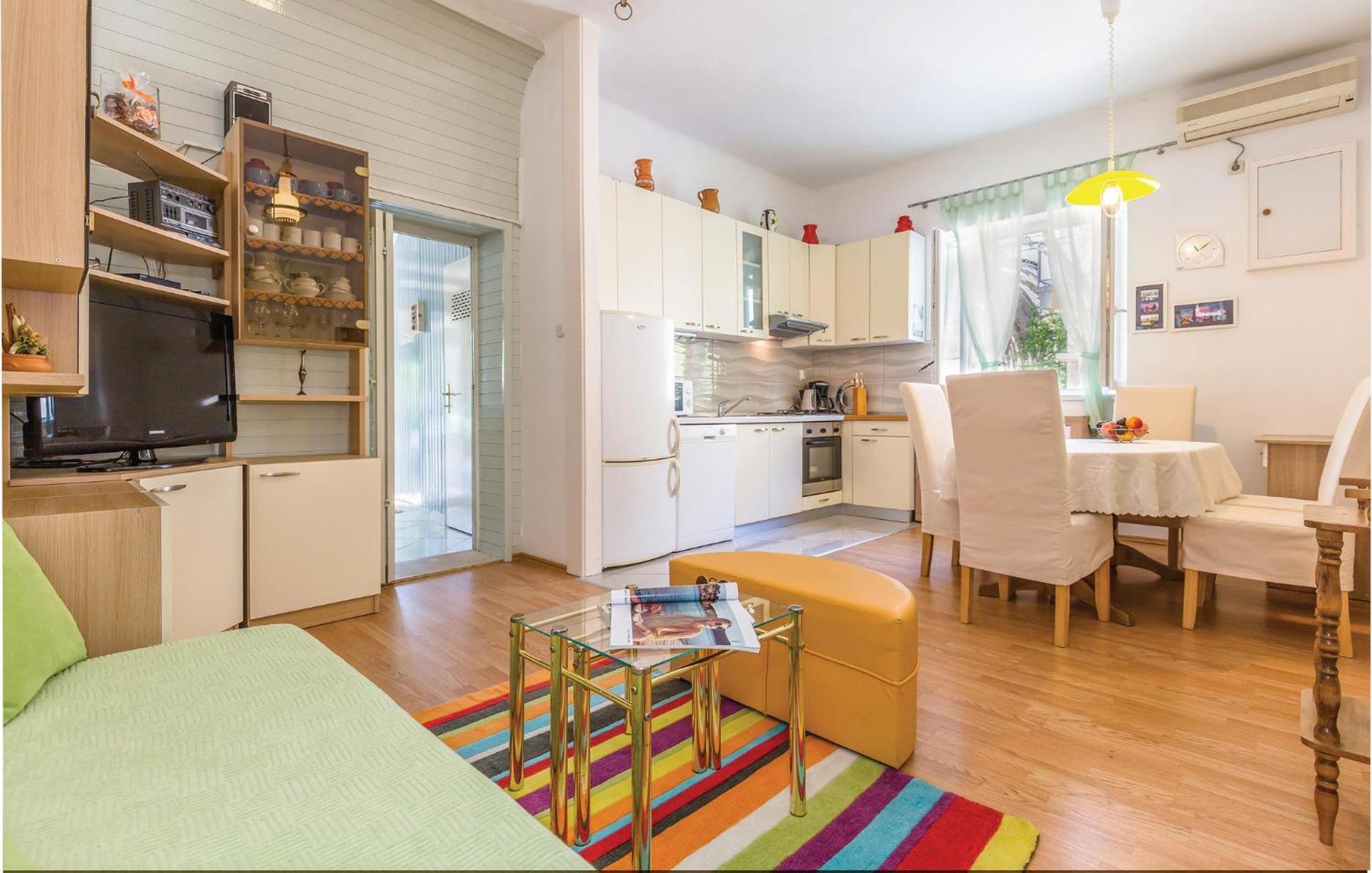 Awesome Apartment In Makarska With Kitchen מראה חיצוני תמונה