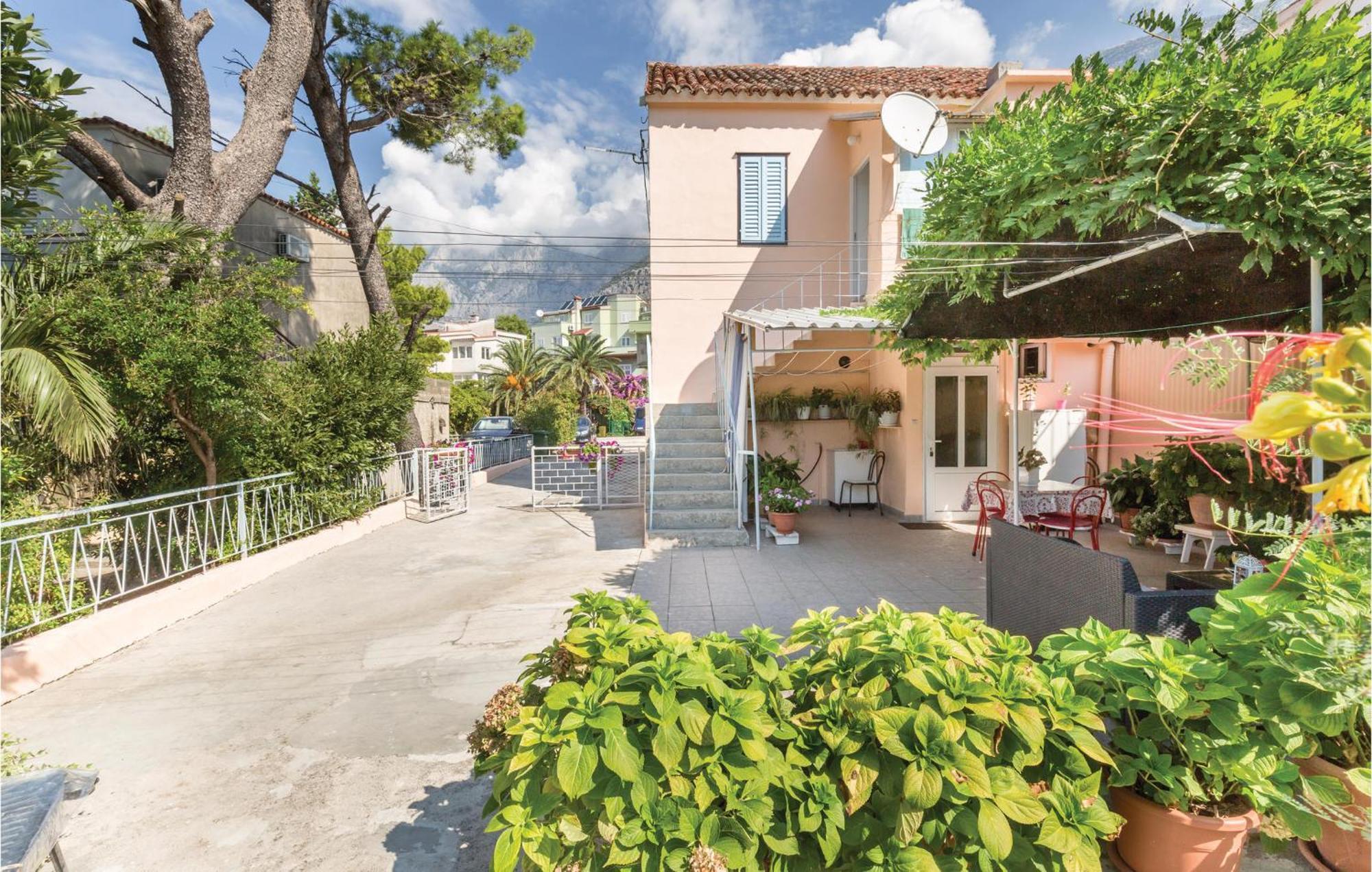 Awesome Apartment In Makarska With Kitchen מראה חיצוני תמונה