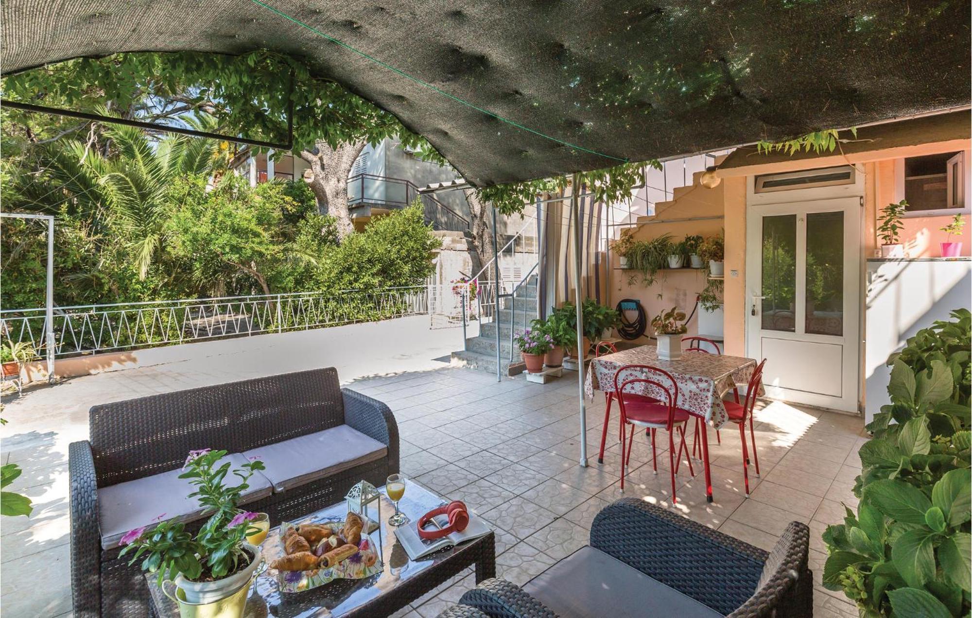 Awesome Apartment In Makarska With Kitchen מראה חיצוני תמונה
