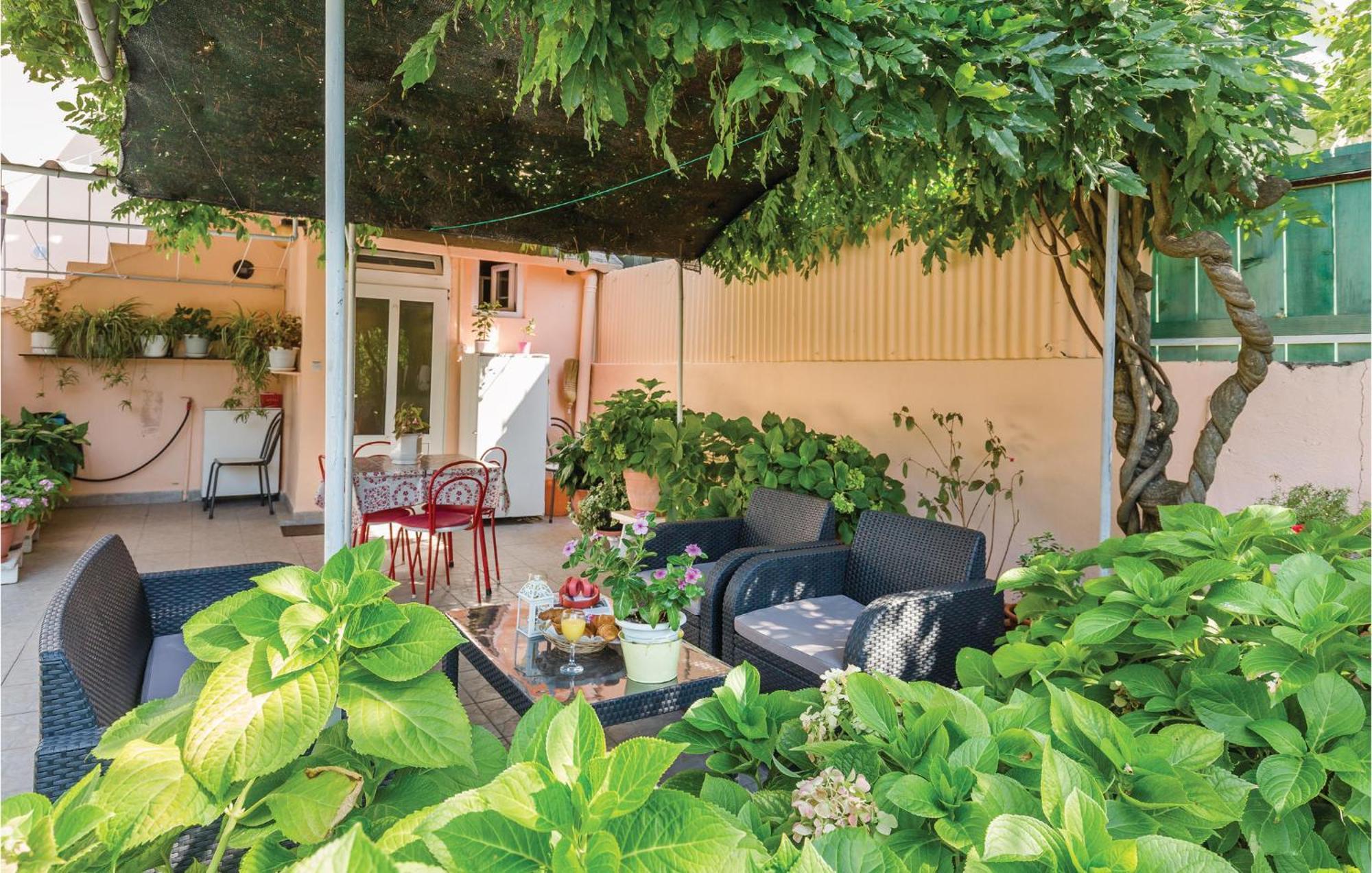 Awesome Apartment In Makarska With Kitchen מראה חיצוני תמונה