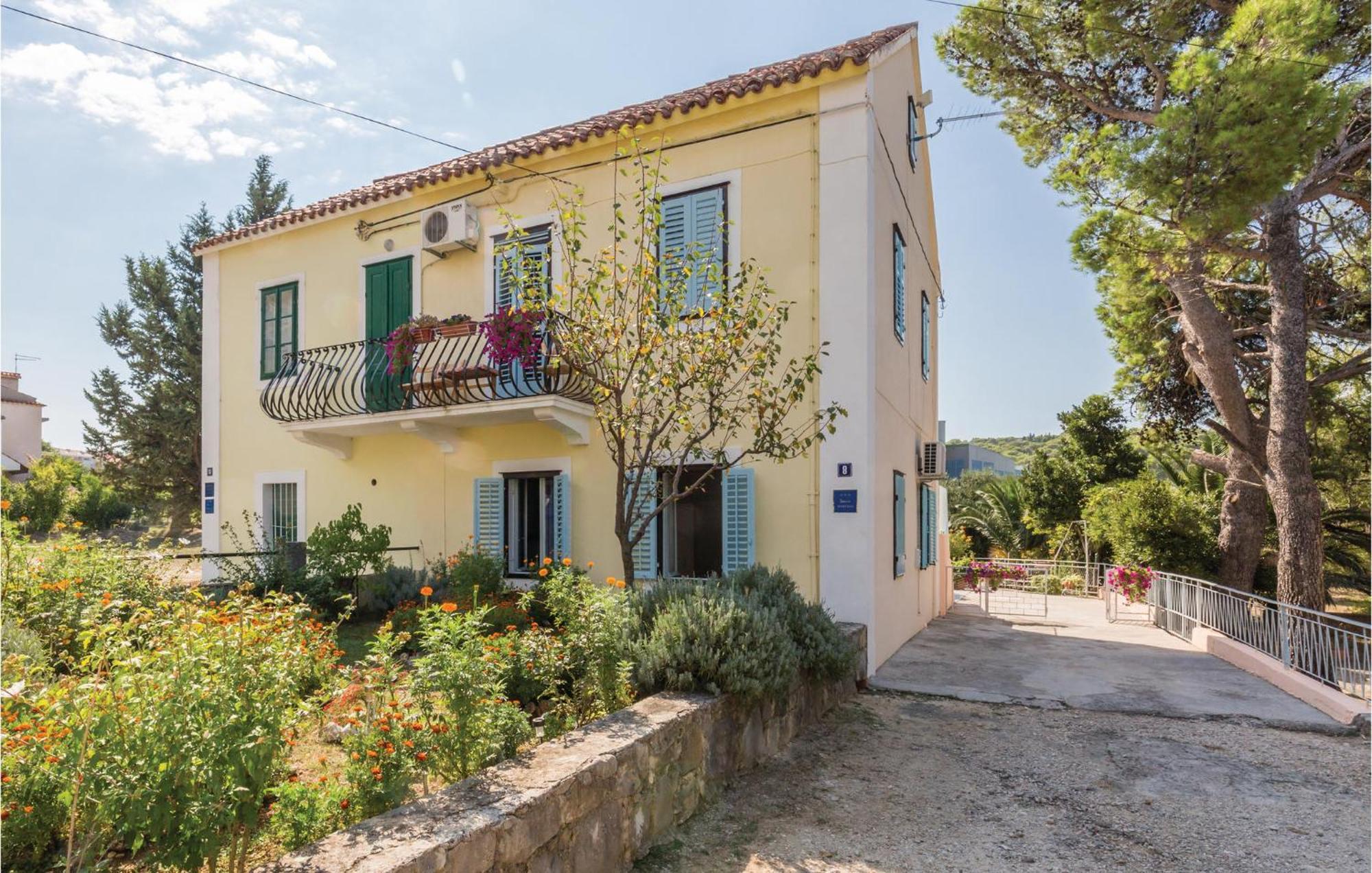 Awesome Apartment In Makarska With Kitchen מראה חיצוני תמונה
